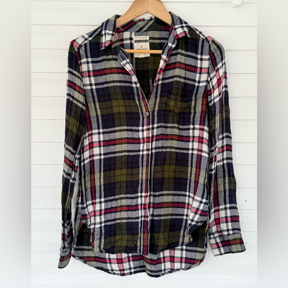 American Eagle Outfitters Amazing Soft Plaid Button Down Shirt